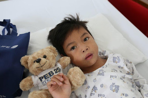A picture of Thanh Long, suffering from many severe congenital heart defects, having undergone successful heart surgery at the University of Medicine and Pharmacy Hospital, thanks to the support from PEB Steel.