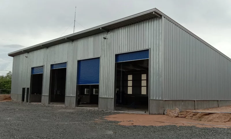 Construction stages of prefabricated steel warehouse construction