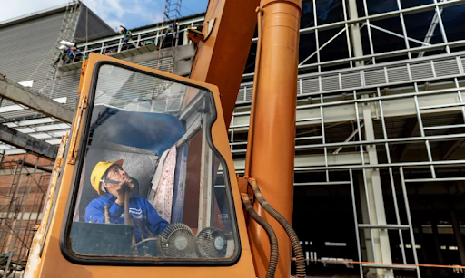 Memantau Secara Ketat Aktivitas Konstruksi Bangunan Baja Pra-Rekayasa