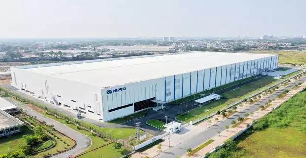 A fascia system in a pre-engineered steel building - bangunan struktur baja
