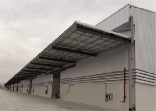 Desain gudang baja pre-engineered dengan kanopi besar