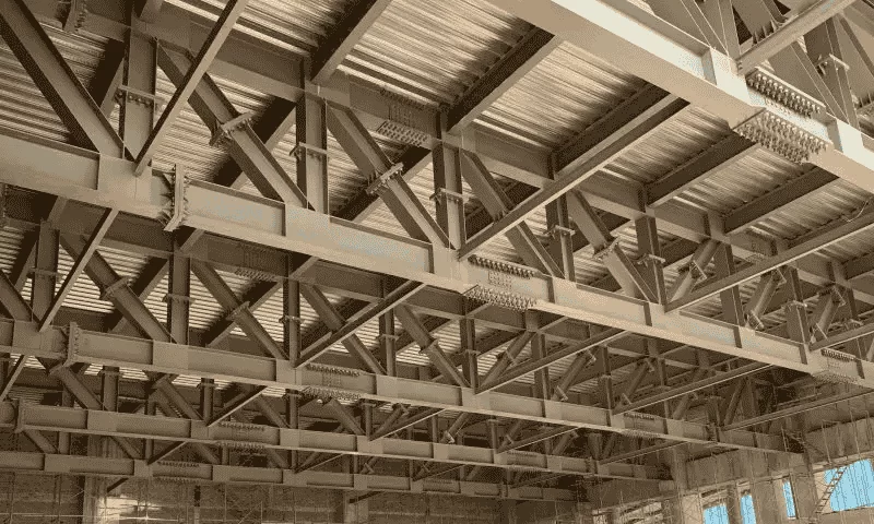 Struktur baja balok pondasi mentransmisikan gravitasi, memastikan distribusi gaya